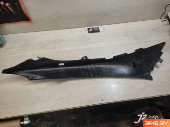 Элемент заднего бокового пластика Yamaha XJ600S Diversion (1992-1997)