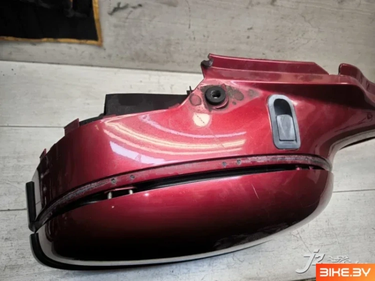 Элемент пластика боковой с кофром Honda NT650V Deauville (1998-2001)