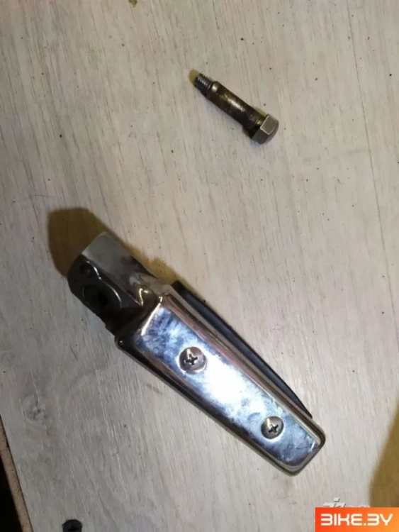 Подножка боковая Suzuki VS800