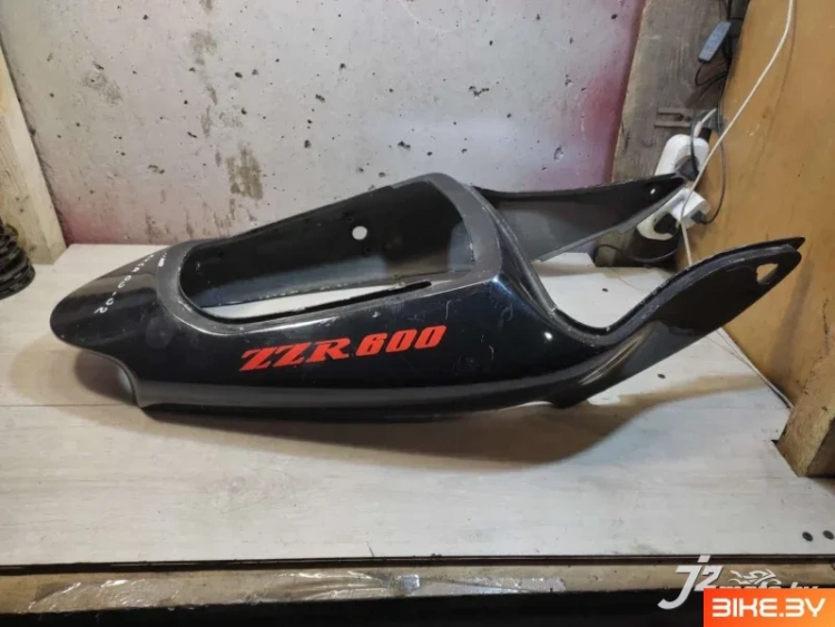 Элемент пластика заднего Kawasaki ZX-6R (2000-2002)