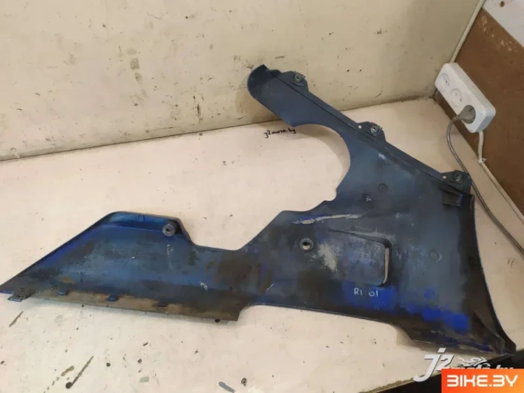 Элемент бокового пластика Yamaha R1 (2000-2001)