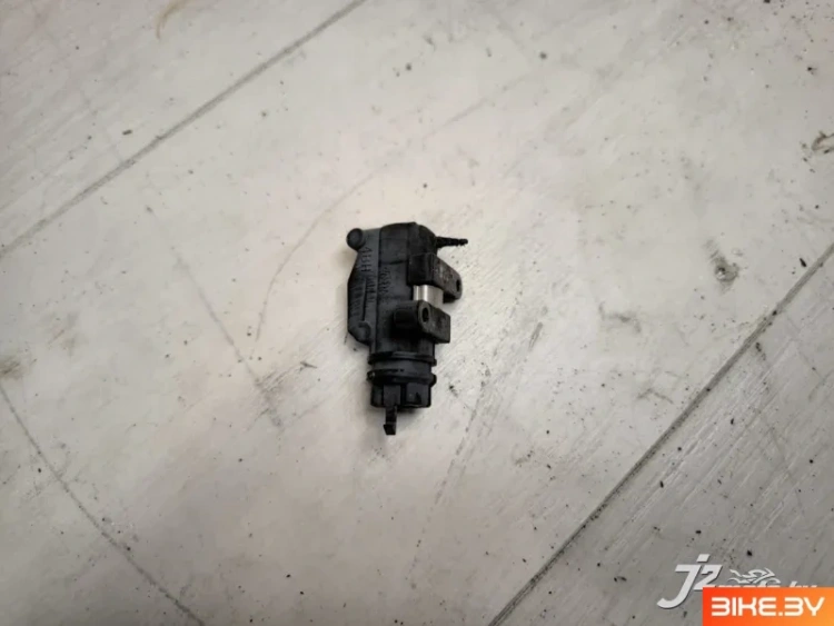 Датчик переднего тормоза Yamaha XJ900S Diversion (1995-2002)