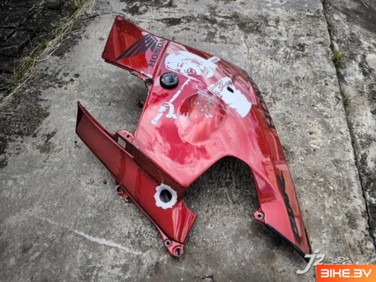 Элемент пластика боковой Honda CBR600F2