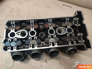 Голова блока цилиндров Yamaha R1 (2000-2001)