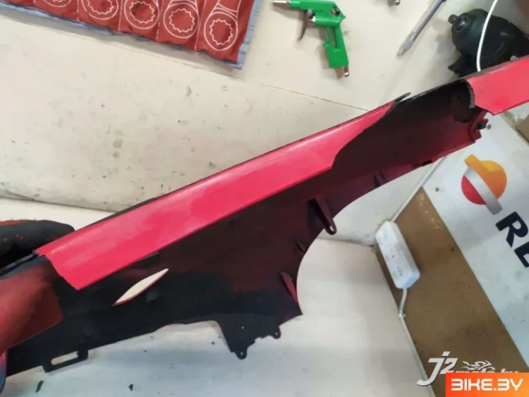 Элемент пластика боковой Honda CBR600F4