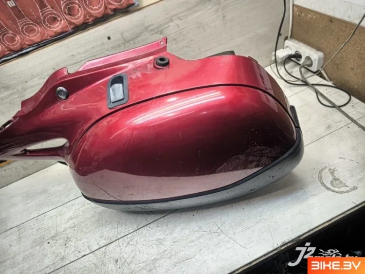 Элемент пластика боковой с кофром Honda NT650V Deauville (1998-2001)