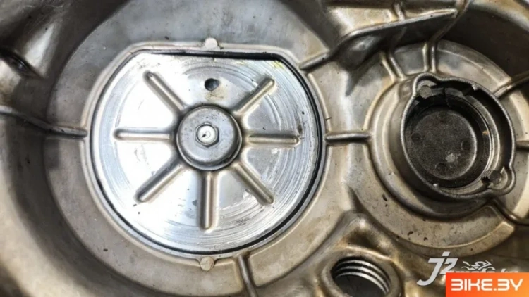 Крышка двигателя Honda VFR400R (1986-1987) Honda VFR400R (1986-1987)