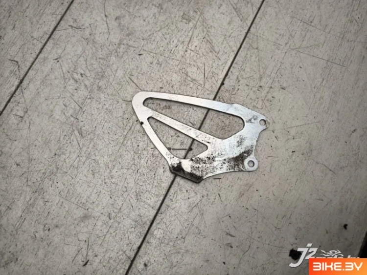Лепесток кронштейна Honda CBR600F4i