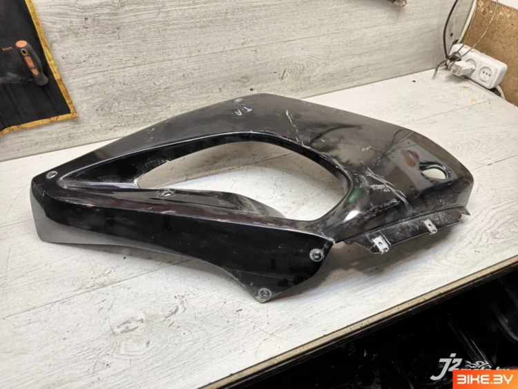 Элемент пластика боковой Yamaha YZF1000R Thunderace (1996-2001)