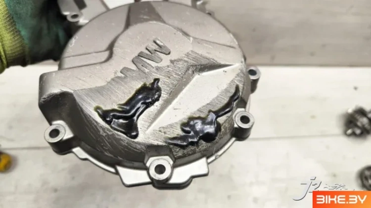 Крышка двигателя BMW S1000RR (2015-2018)
