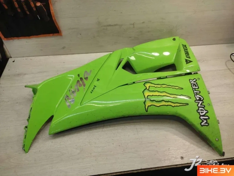Элемент пластика боковой Kawasaki ZX-10R (2008-2009)