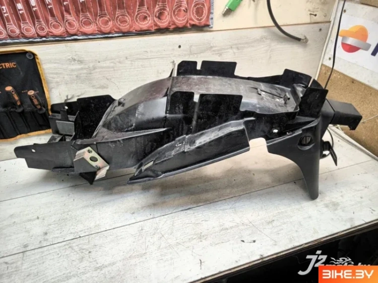Крыло заднее Suzuki GSX600F Katana (1998-2006)