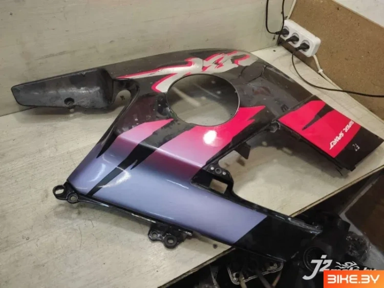 Элемент пластика боковой Honda CBR600F2