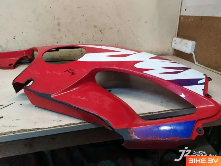 Элемент пластика боковой Honda CBR600F4