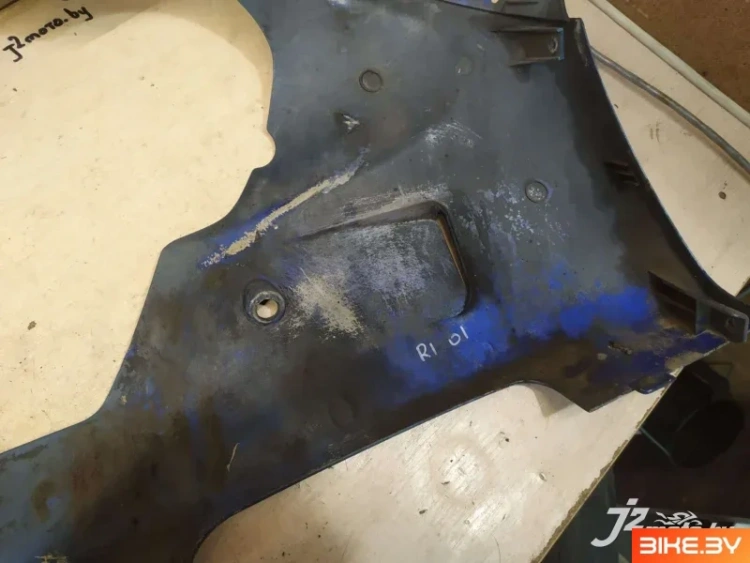 Элемент бокового пластика Yamaha R1 (2000-2001)