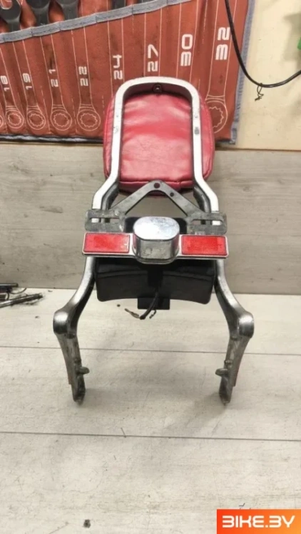 Спинка пассажира Honda VF750 Magna (1982-1986)