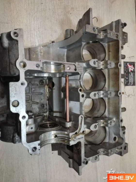 Блок цилиндров (есть прогорание) Yamaha R6 (1999-2002)