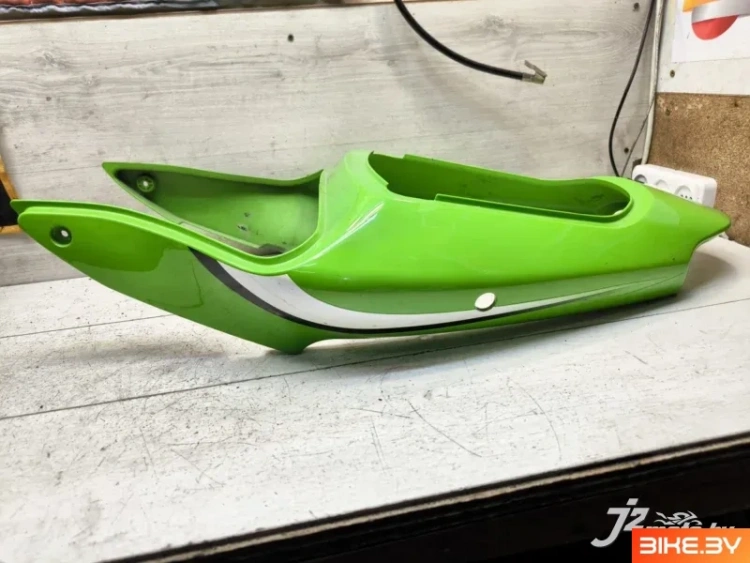 Элемент пластика задний Kawasaki ZX-6R (2000-2002)