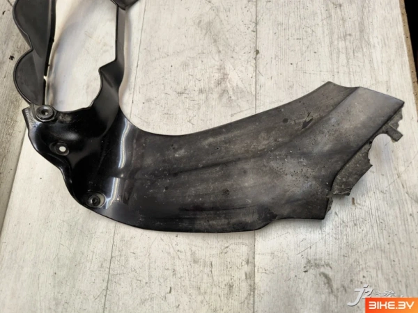 Элемент пластика вокруг приборной панели Yamaha YZF1000R Thunderace (1996-2001)