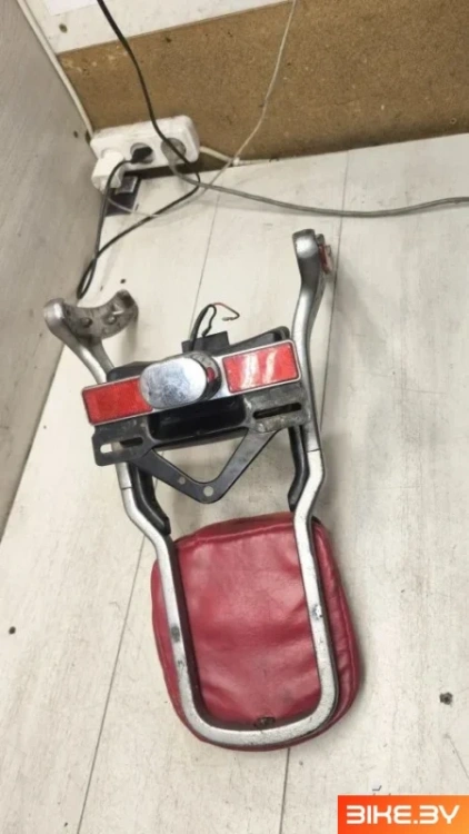 Спинка пассажира Honda VF750 Magna (1982-1986)