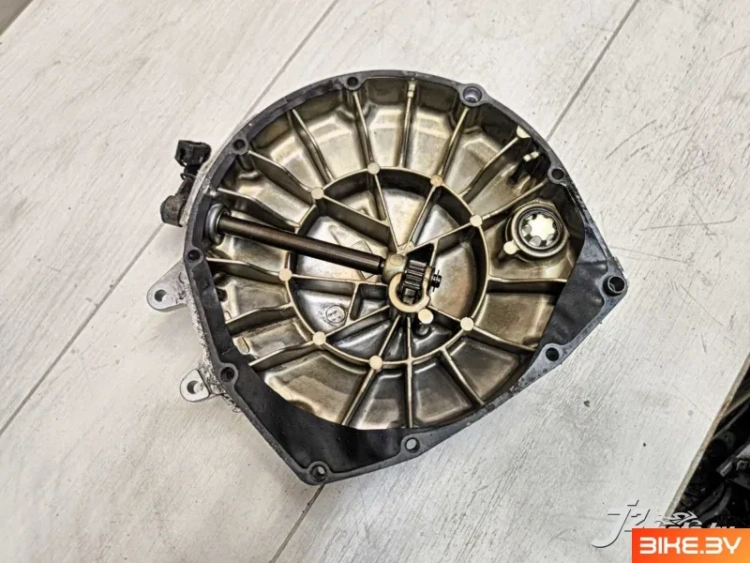 Крышка двигателя (сцепления) Yamaha XJ900S Diversion (1995-2002)