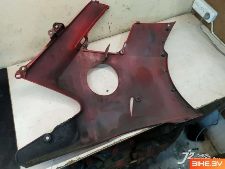 Элемент пластика боковой Honda CBR600F2