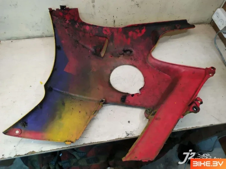 Элемент пластика боковой Honda CBR600F2