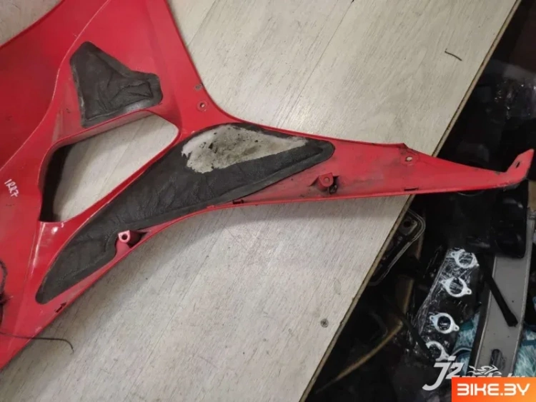 Элемент пластика боковой Honda CBR1000RR (2006-2007)