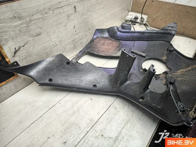 Элемент пластика боковой Honda CBR1000F (1993-1999)