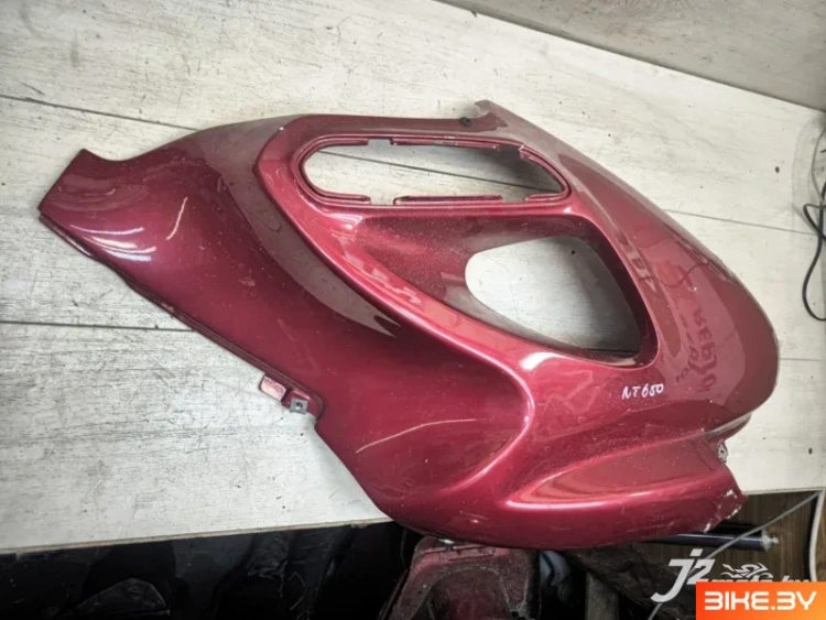 Элемент пластика боковой Honda NT650V Deauville (1998-2001)