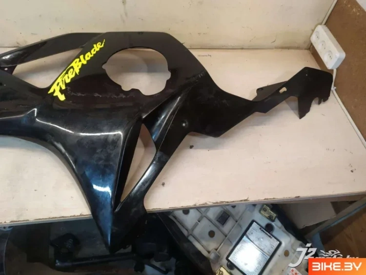 Элемент пластика боковой Honda CBR954RR Fireblade