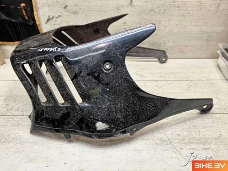 Элемент пластика (плуг) Suzuki GSX600F Katana (1988-1997)