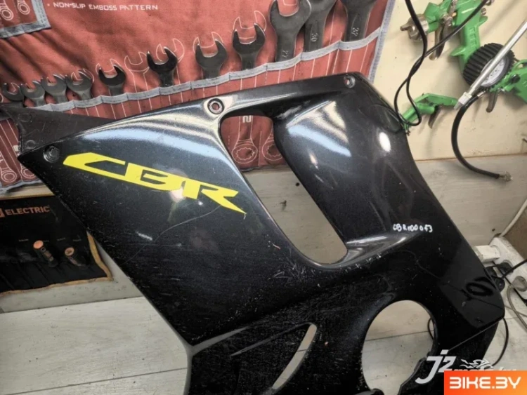 Элемент пластика боковой Honda CBR1000F (1993-1999)