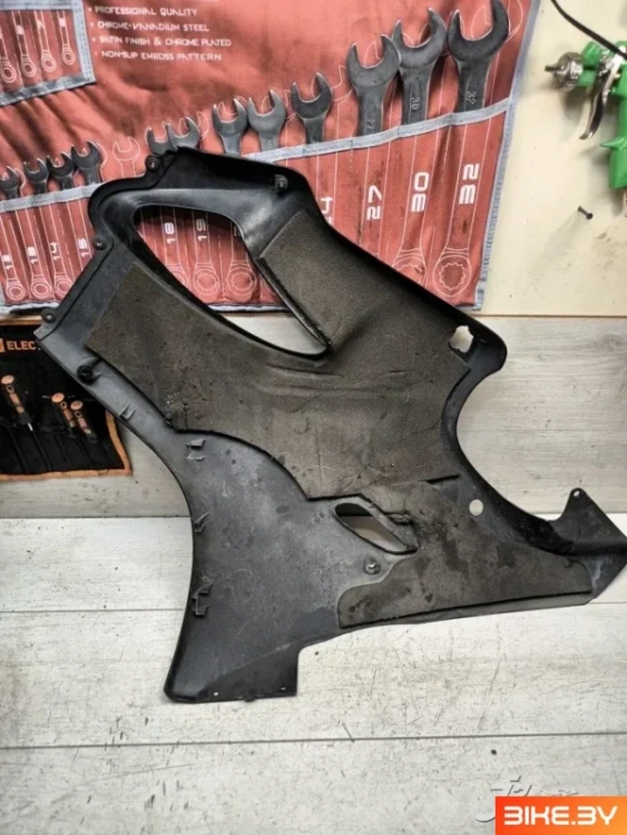 Элемент пластика боковой Honda CBR600F4i (2001-2006)
