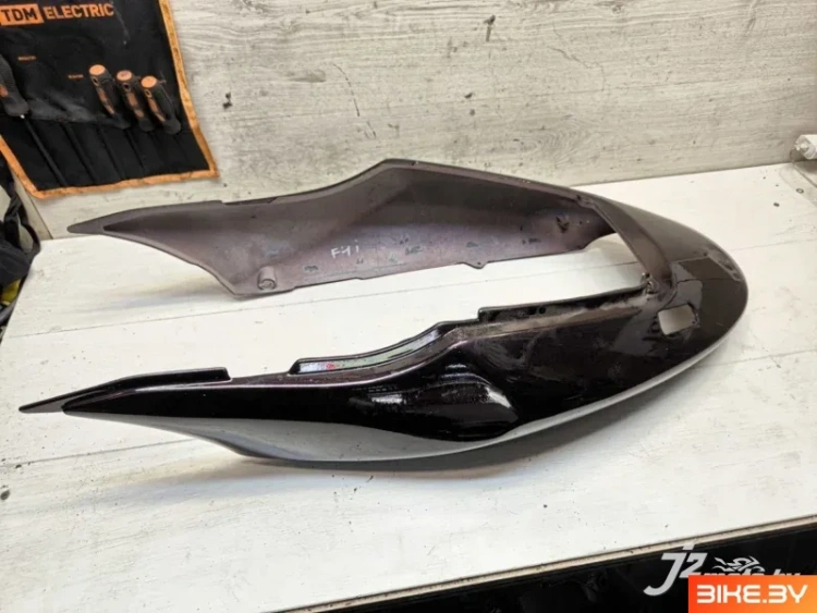 Элемент пластика задний (хвост) Honda CBR600F4i (2001-2006)