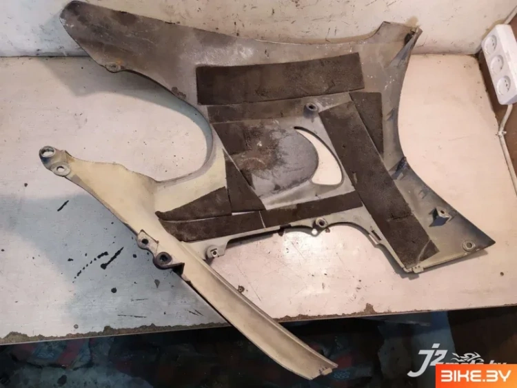 Элемент пластика боковой Honda CBR600F3