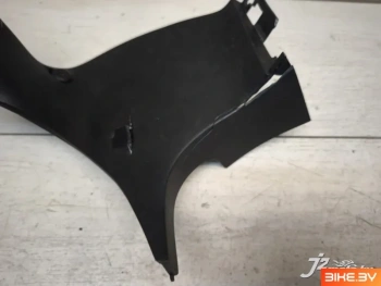 Элемент пластика передний боковой Honda NT650V Deauville (1998-2001)