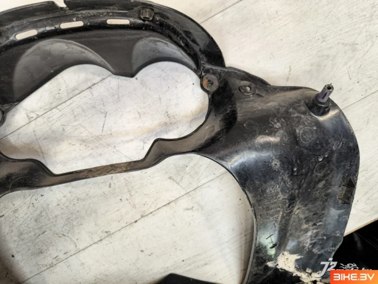 Элемент пластика вокруг приборной панели Yamaha YZF1000R Thunderace (1996-2001)
