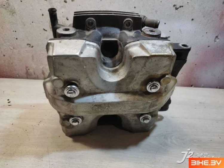 Головка блока цилиндров с распредвалами и крышкой Honda VF500C Magna (1984-1985)