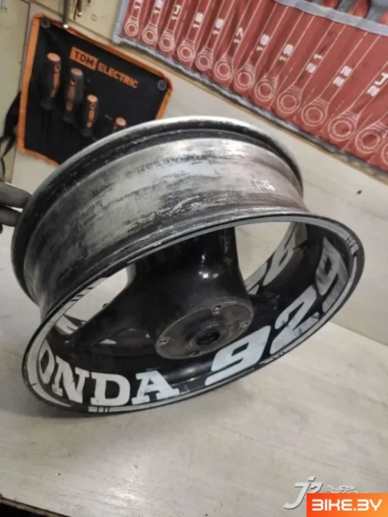 Диск колесный задний Honda CBR929RR Fireblade (2000-2001)