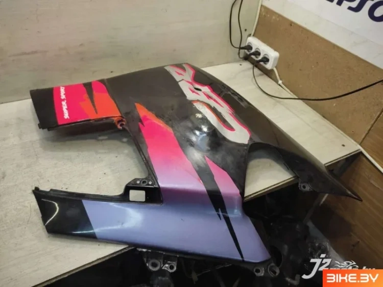 Элемент пластика боковой Honda CBR600F2