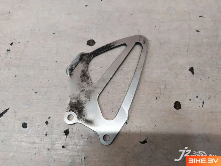 Лепесток кронштейна Honda CBR600F4