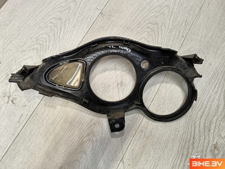 Элемент пластика вокруг приборной панели Suzuki TL1000S (1997-2001)