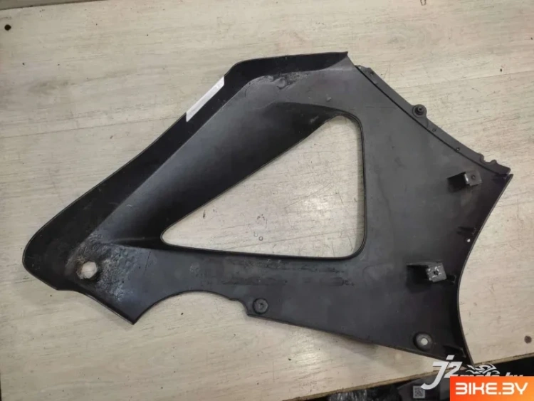 Элемент пластика бокового Honda CBR929RR Fireblade (2000-2001)
