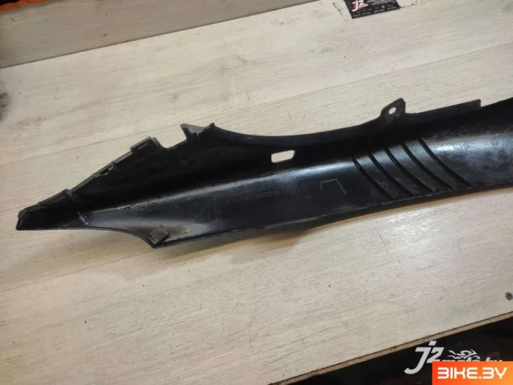 Элемент заднего бокового пластика Yamaha XJ600S Diversion (1992-1997)