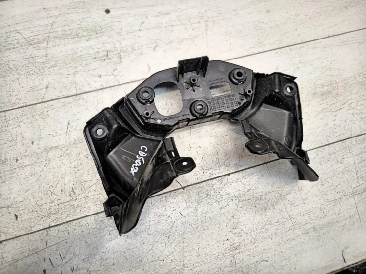 Элемент пластика вокруг приборной панели Honda CB500X (2017-2018)