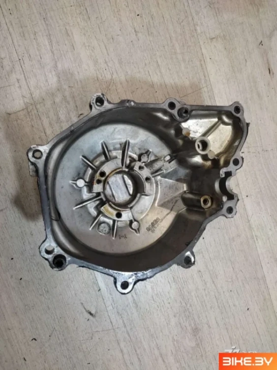 Крышка двигателя Yamaha R6 (1999-2002)