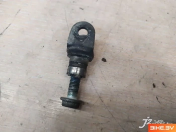 Болт боковой подножки Suzuki SV650