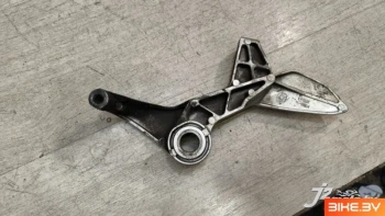 Кронштейн боковой подножки Honda VFR800F (1998-2001)