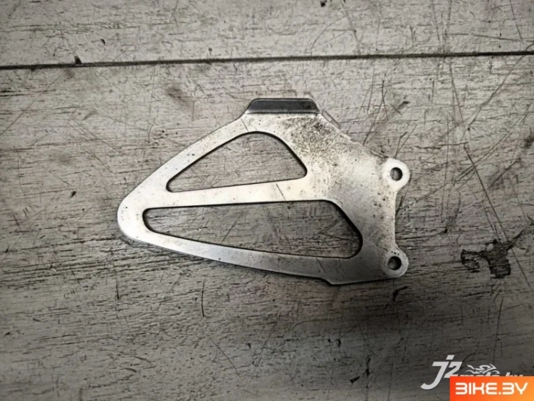 Лепесток кронштейна Honda CBR600F4i